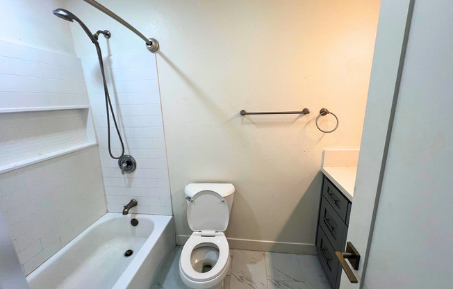 2 beds, 1.5 baths, 1,202 sqft, $2,950, Unit 203