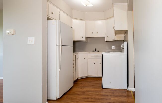 2 beds, 1 bath, 800 sqft, $865, Unit #2