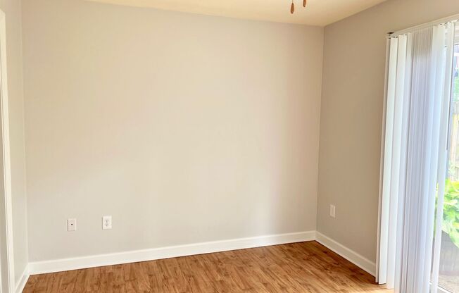 3BD/3.5BA Condo w/ Garage in Chicks Beach! Blocks to the Bay!!