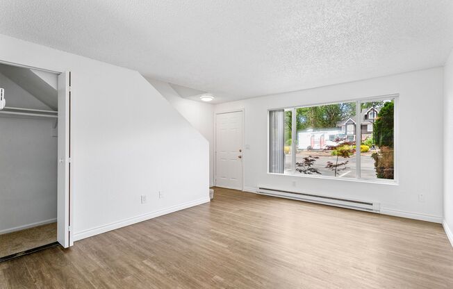 2 beds, 1 bath, 794 sqft, $1,395, Unit 3