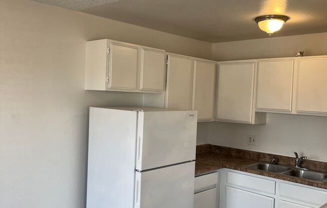 2 beds, 1 bath, 832 sqft, $1,200