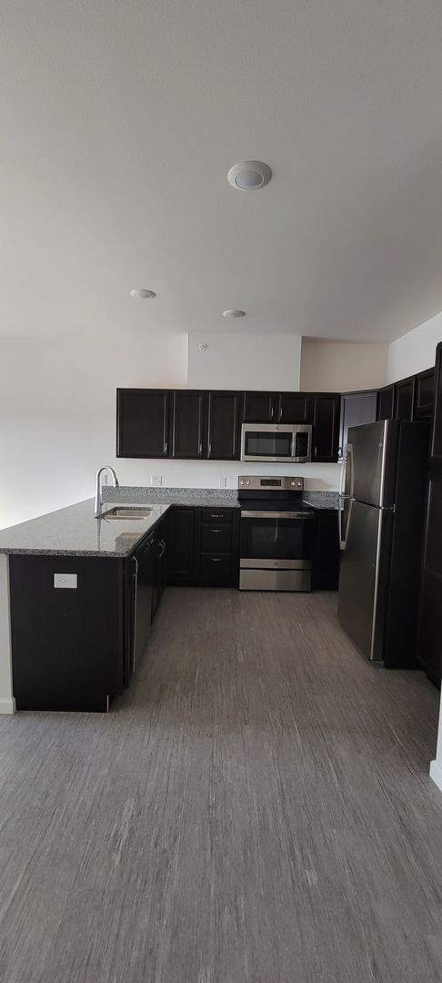 3 beds, 2 baths, 1,344 sqft, $1,665, Unit 336