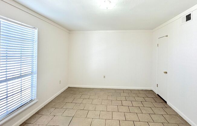 2 beds, 1.5 baths, $1,050, Unit # 2