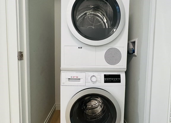 Studio, 1 bath, 525 sqft, $3,900, Unit 721