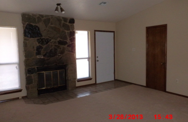 2 beds, 1 bath, $695, Unit # 4