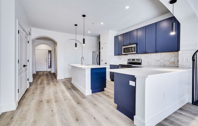 Pre-Lease - Texan Tower West Campus - 4Bedroom - New Finish Out - Elevator - Parking