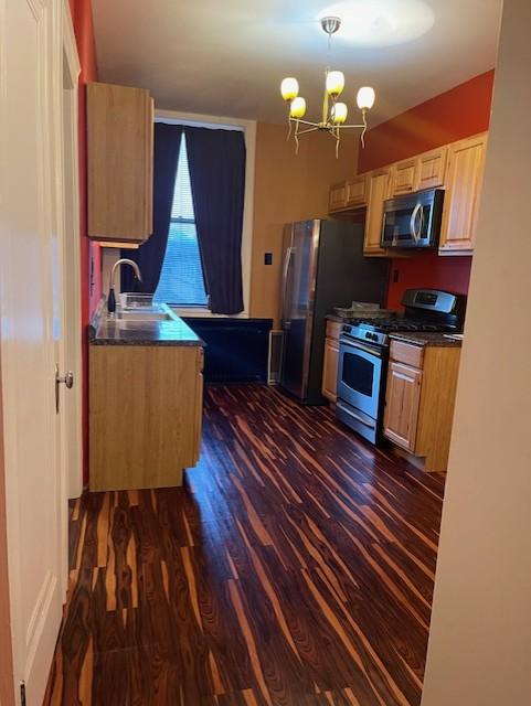 2 beds, 1 bath, $1,200