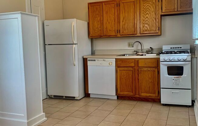 1 bed, 1 bath, $765, Unit B-16