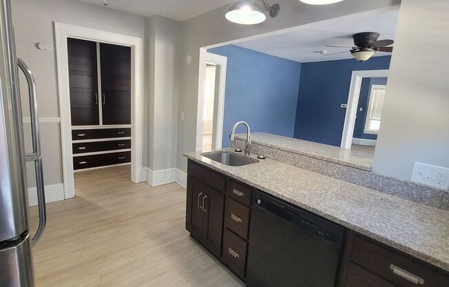 2 beds, 1 bath, $1,350, Unit Up