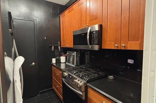 1 bed, 1 bath, 620 sqft, $7,200, Unit 16P