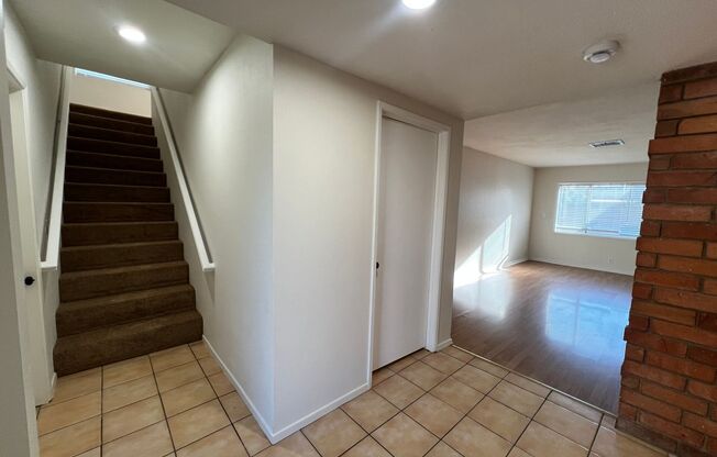 Large 2 Story: 5 Bedroom 5 Bath Pool Home With Family Room,