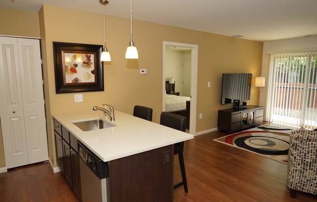 1 bed, 1 bath, 592 sqft, $1,465