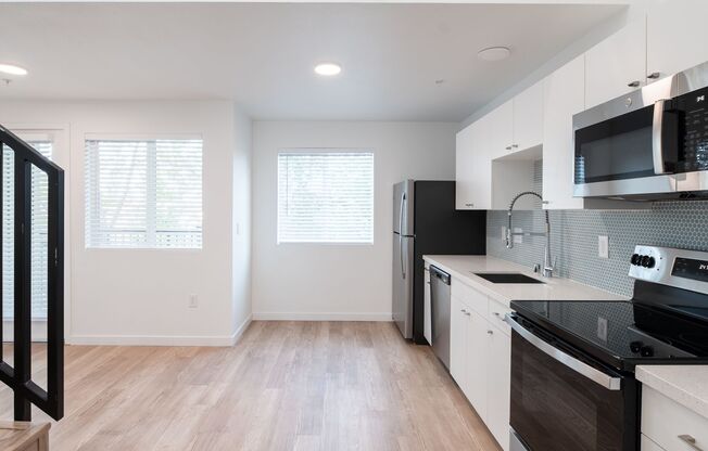 1 bed, 1.5 baths, 553 sqft, $2,150, Unit 304