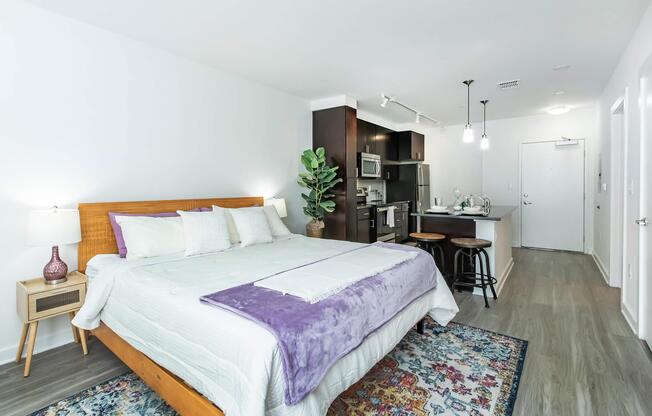 Studio, 1 bath, 525 sqft, $1,430