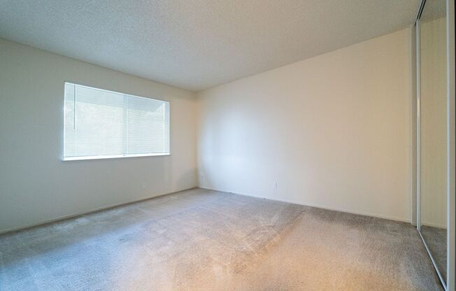 2 beds, 1 bath, 760 sqft, $2,450, Unit 26