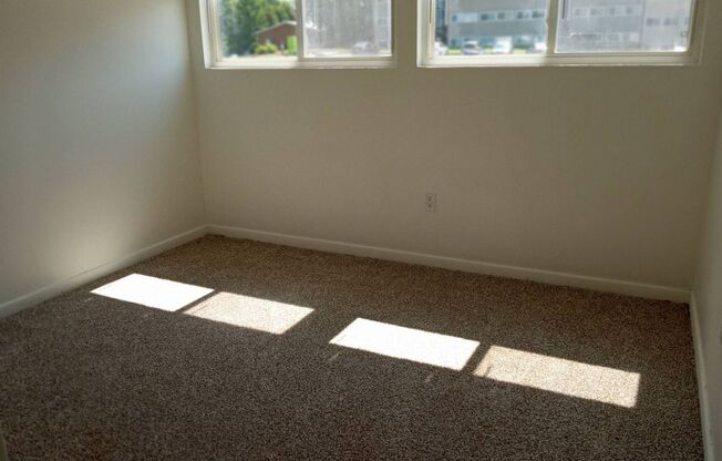 2 beds, 1 bath, 850 sqft, $775, Unit Apt. 33
