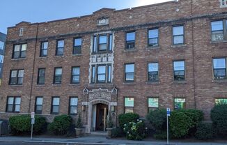 UW01 Levere-4105 Brooklyn Ave NE