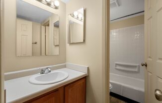 2 beds, 1 bath, 950 sqft, $999, Unit 110 L