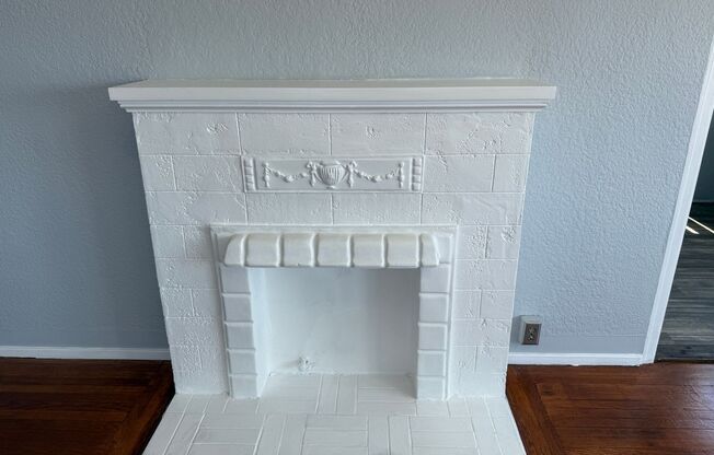 Beautiful 2 bedroom 1 bathroom upstairs apartment