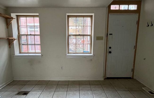 2 beds, 1 bath, $1,595, Unit HOUSE