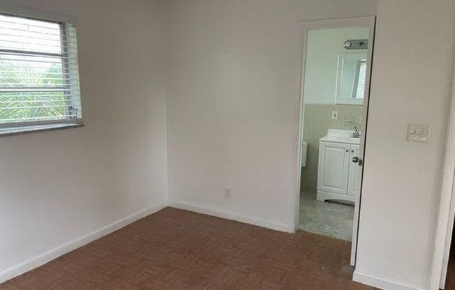 1 bed, 1 bath, 700 sqft, $1,425, Unit B4