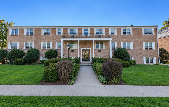 3 beds, 2 baths, 950 sqft, $2,150, Unit D03