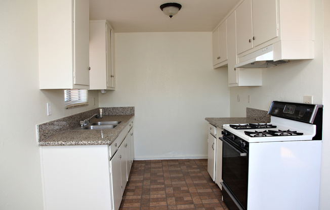 1104-1118 E. FRANKLIN AVENUE