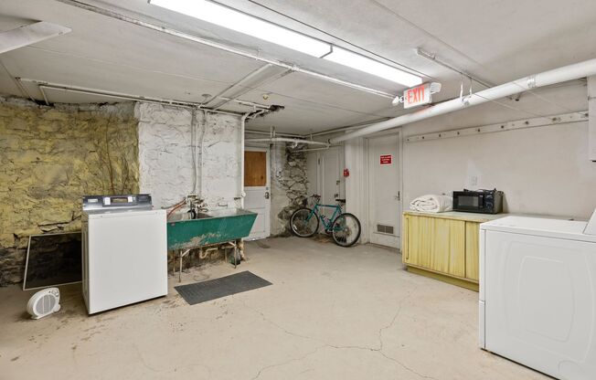 Studio, 1 bath, 420 sqft, $895, Unit 2