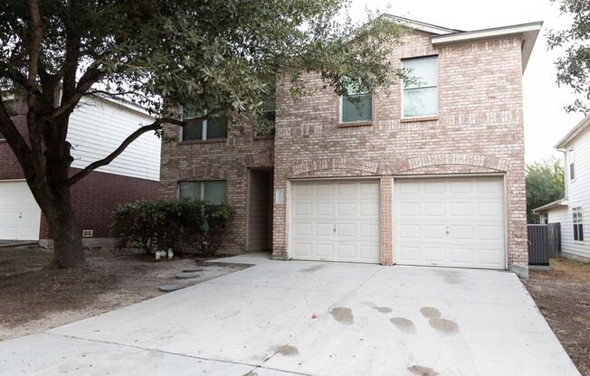 SPACIOUS 4 BEDROOM 2.5 BATH FEATURING MASTER BEDROOM DOWNSTAIRS*EASY ACCESS TO 151, POTRANCO, SEA WORLD, SHOPPING, & LACKLAND AFB