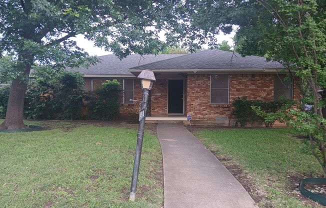 3 Bedrooms 2 Bathrooms 1 Car Garage Near 35 E & Loop 12