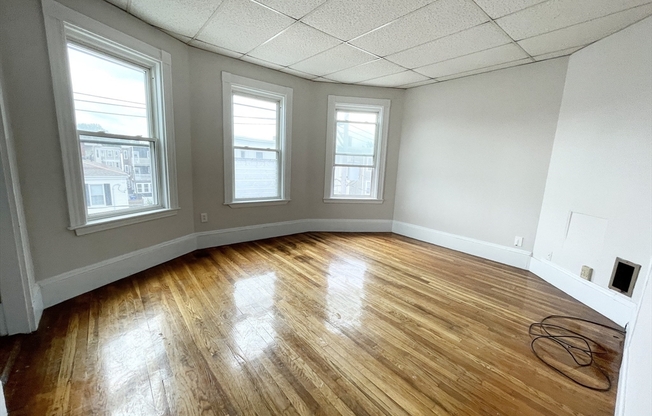 4 beds, 1 bath, $3,600, Unit 3