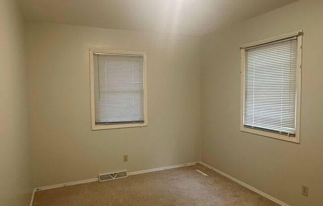 3 beds, 1 bath, $1,095