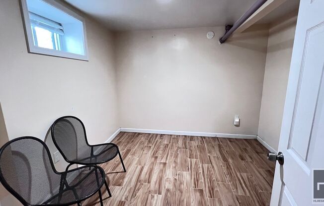 609 E 49 ST