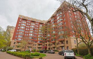 Welcome to your centrally located place to call home in Clarendon!