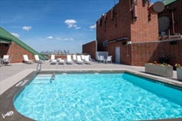 2 beds, 1.5 baths, 840 sqft, $2,900, Unit 604