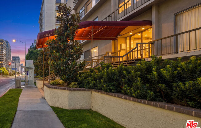 2 beds, 1.5 baths, 1,006 sqft, $3,800, Unit 708