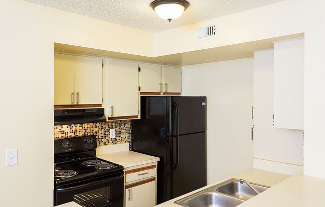 Beautiful Condo with 2-bedroom and 2-bathroom in Bella Vista