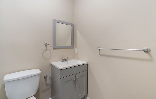 2 beds, 1 bath, 700 sqft, $1,600, Unit A204