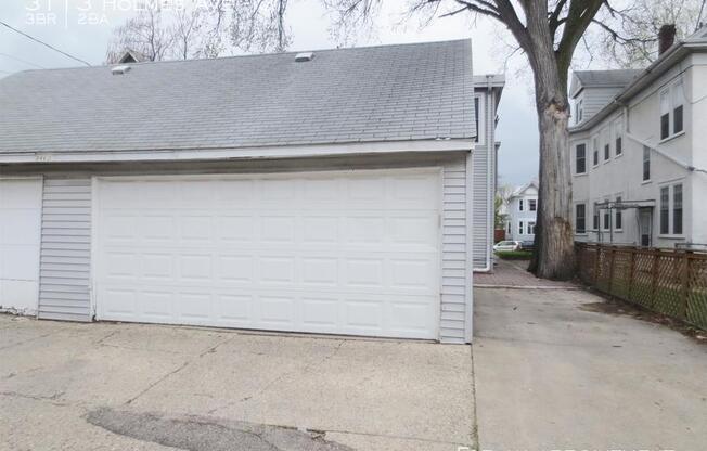 3113 Holmes Ave