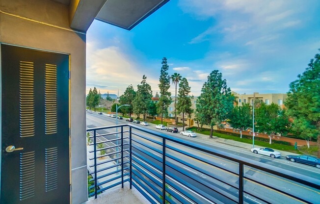 8600 Glenoaks