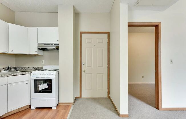 Charming one bedroom! Convenient business district location.