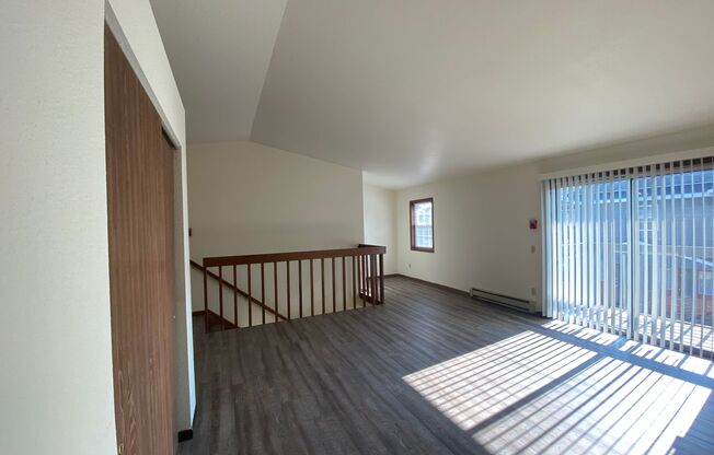 2 beds, 1 bath, $1,175, Unit 1966-7