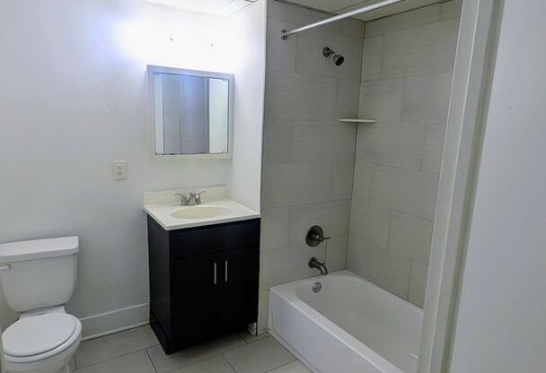 1 bed, 1 bath, 690 sqft, $1,400, Unit 121