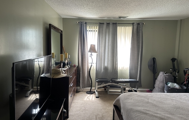 2 beds, 2 baths, 1,280 sqft, $2,800, Unit 201