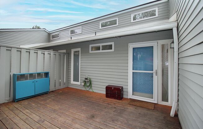 Two-Level Renovated 2 Bed Lake Oswego Condo in Desirable Mountain Park Neighborhood