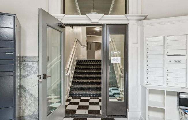 Studio, 1 bath, 375 sqft, $1,425, Unit 209