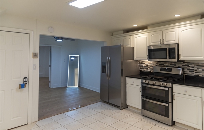 3 beds, 1 bath, 1,100 sqft, $3,950, Unit 1