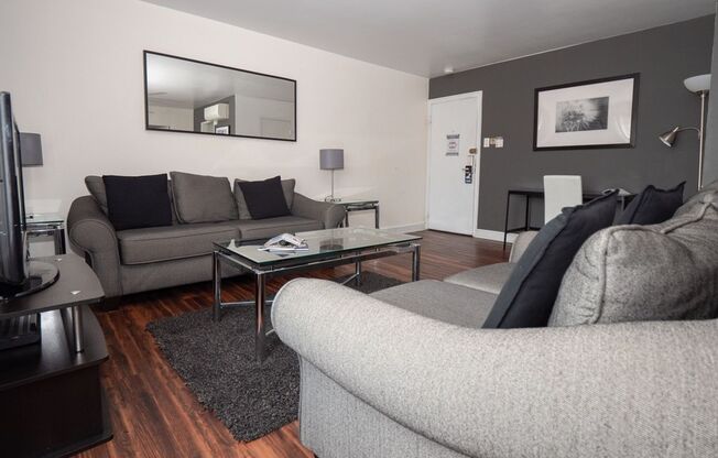 2 beds, 1 bath, 725 sqft, $1,799, Unit C207