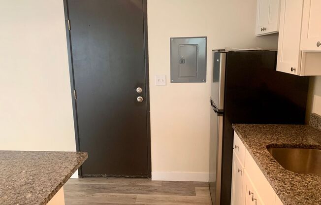 Studio, 1 bath, $725, Unit 07