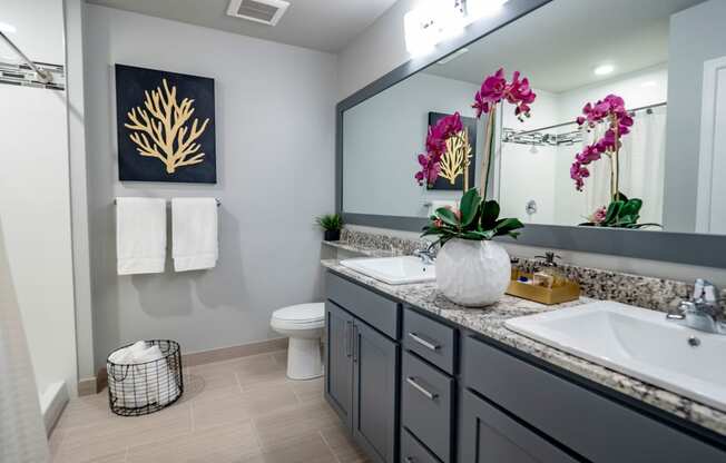 Gatsby Bathroom, apartments for rent in MN, apartments for rent in MN, Weidner Foundation